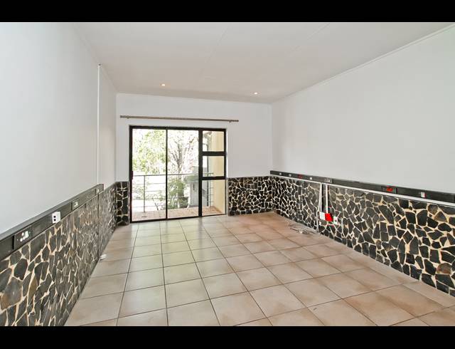 854M² BUILDING FOR SALE IN BRAMLEY